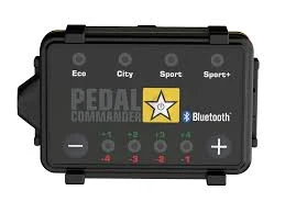 Pedal commander (fojtószelep vezérlő)