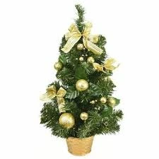 Feldíszített karácsonyfák